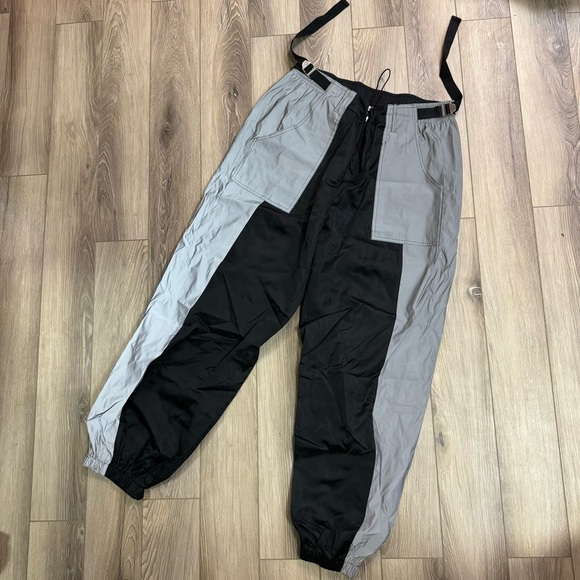 🦄 iHeartRaves Reflective Cargo Joggers - Picture 2 of 11